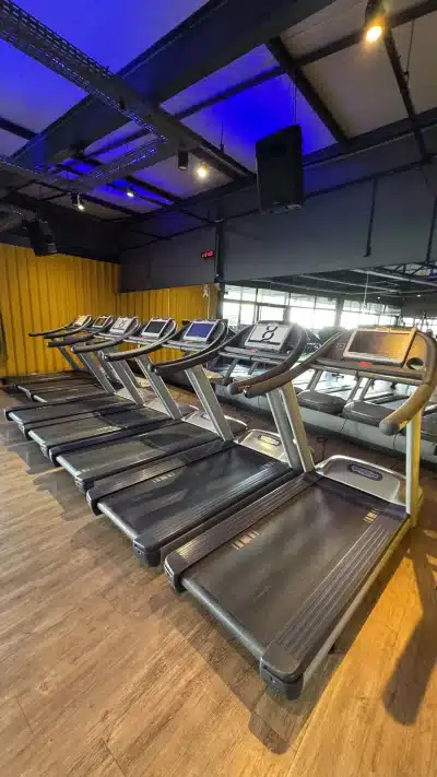 academia-uplay-campo-comprido-esteira-corrida