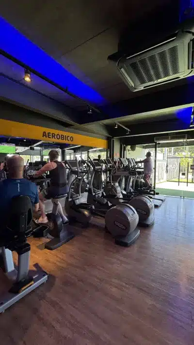 academia-uplay-campo-comprido-esteiras-e-bicicletas
